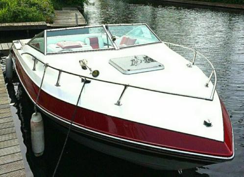 Thomson 2000 cuddy cabine met v6 mercruiser