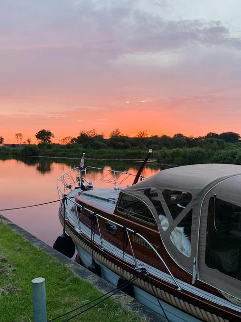 Tijdloze elegante Sloep Cabin.Zuinig in gebruik.75.000,00