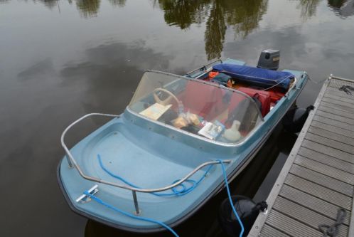 Toerbootje c.a. 4 meter met 30 PK Suzuki autolube