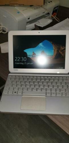 Toshiba 2 in 1 laptop tablet