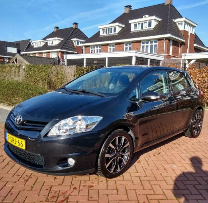 Toyota Auris 1.3 5DR 2010 Zwart NIEUWE 17 inch LMV  banden