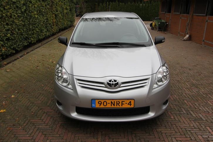 Toyota Auris 1.3 VVT-I 5DR BJ 11-2010 AIRCO START STOP ENZV