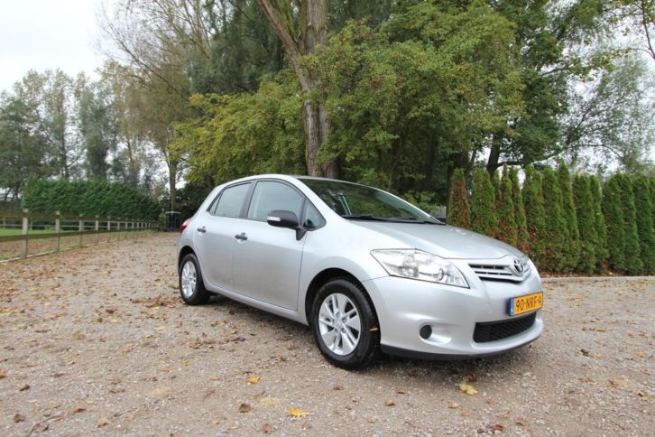 Toyota Auris 1.3 VVT-I 5DR BJ 11-2010 AIRCO START STOP ENZV