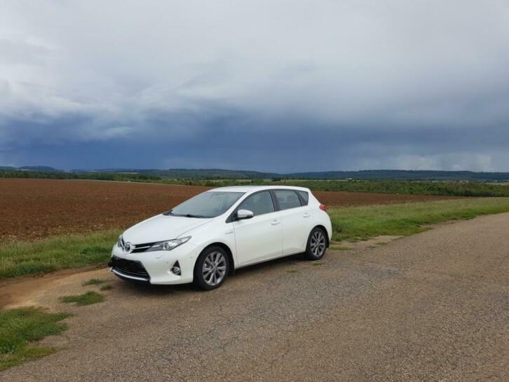 Toyota Auris 1.8 Full Hybrid 5DR CVT 2013 Wit