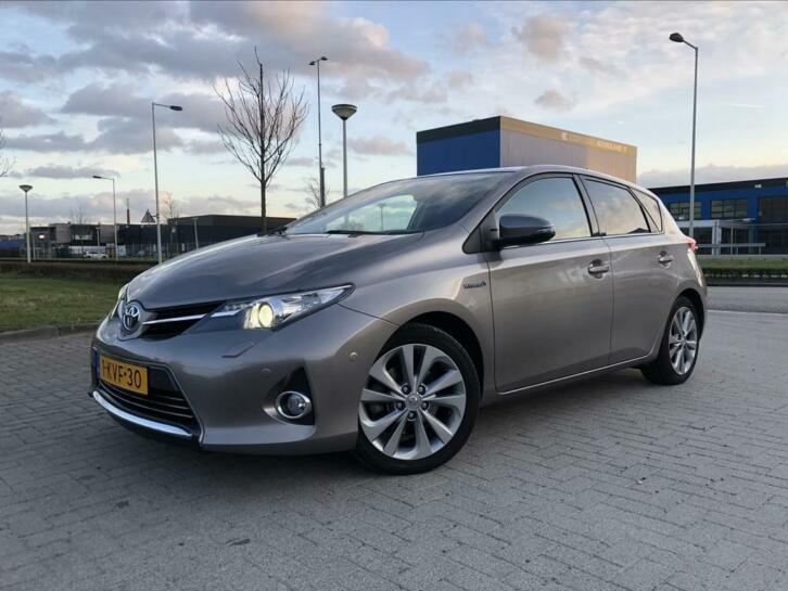 Toyota Auris 1.8 Hybrid 73KW 5D 2013 BruinPanoHalf leer.