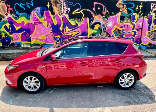 Toyota Auris 1.8 Hybrid Lease Pro 2015 Rood VEEL OPTIES