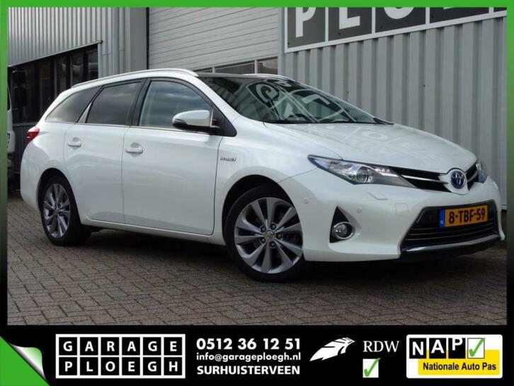 Toyota Auris Touring Sports 1.8 Hybrid Pano-dak LeerStof Na