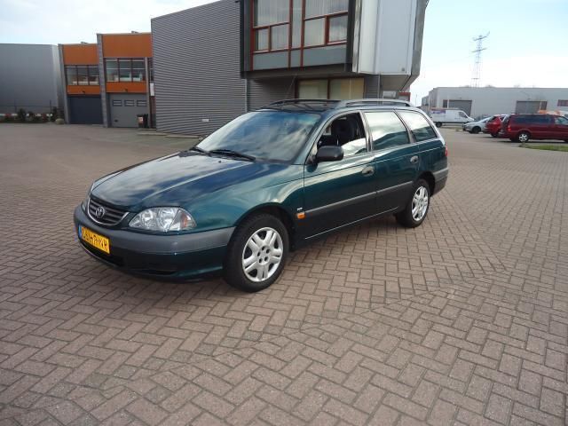 Toyota Avensis 1.6-16V Linea Terra