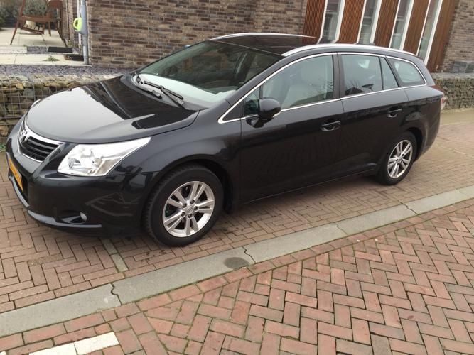 Toyota Avensis 1.8 VVT-I Wagon Zwart trekhaak full navigatio