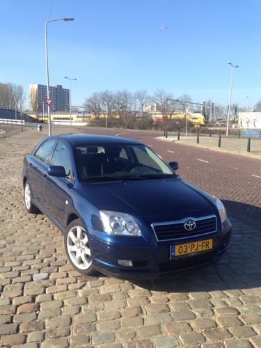 Toyota Avensis 2.0 16V VVT-I LB Linea Luna AUT 2004 Blauw