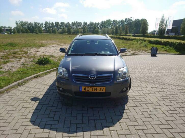 Toyota Avensis 2.0 16V Vvt-i Wagon 2007 Grijs