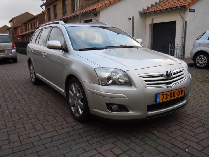 Toyota Avensis 2.0 16V Vvt-i Wagon Luna Business