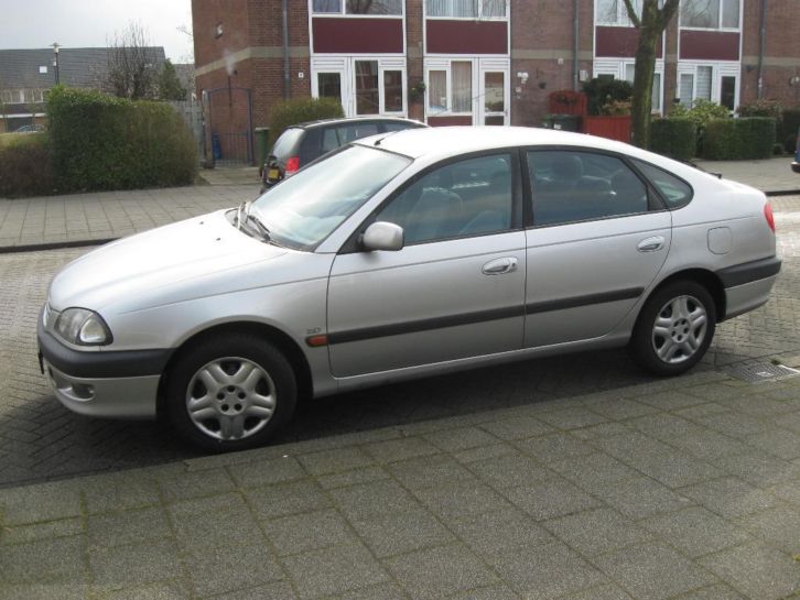 Toyota Avensis 2.0 Linea SOL LB 16V 1999 Grijs