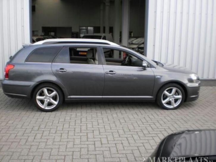 Toyota Avensis 2.2 D-4d D-cat Executive Bns 177pk 2006 Grijs