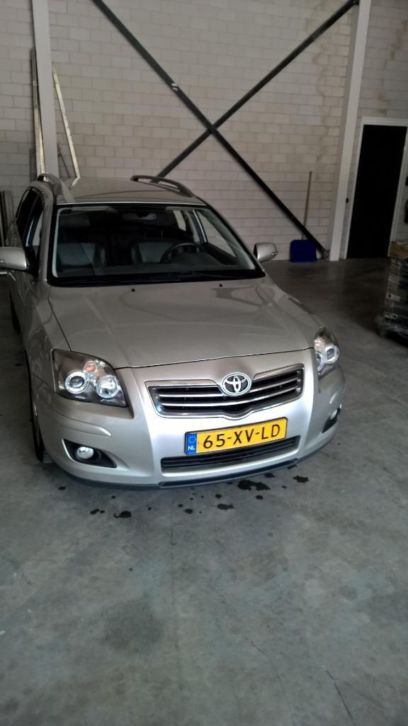 Toyota Avensis 2.2 D-4d D-cat Wagon 2007 Grijs