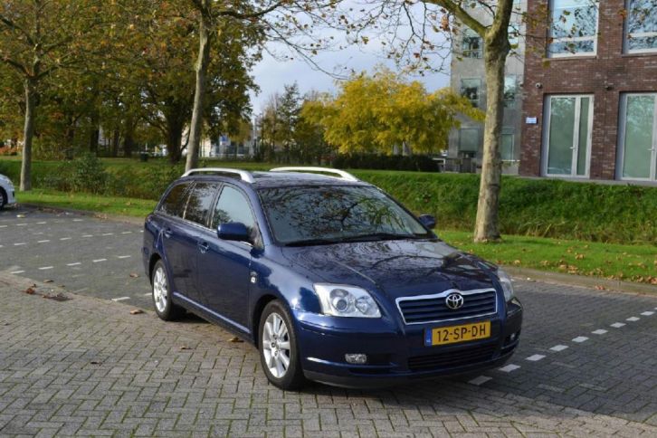 Toyota Avensis 2.2 D-4D D-CAT Wagon Linea Luna 2006 Blauw