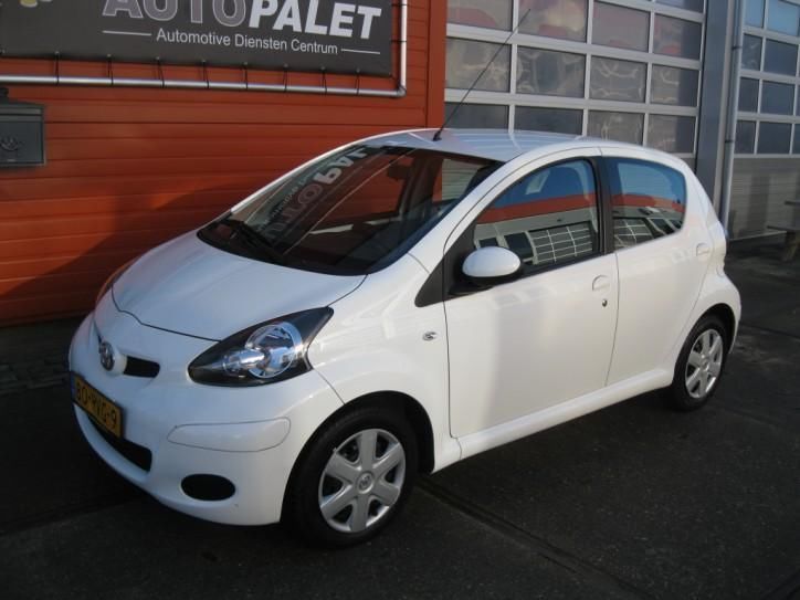 Toyota Aygo 1.0-12V Comfort Navigator (bj 2011)