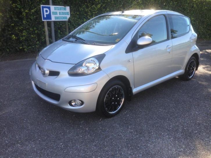 Toyota Aygo 1.0 12V VVT 5 Drs Zilver Electrisch pakket