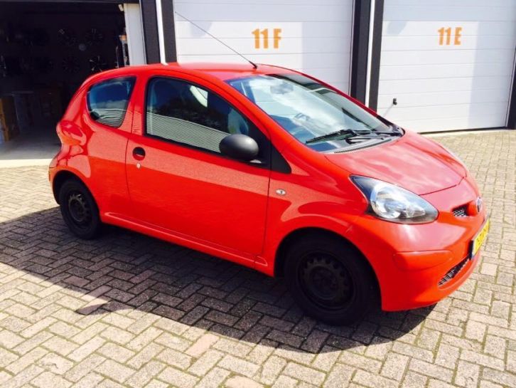 Toyota Aygo 1.0 12V Vvt-i 3DRS 2006 Rood 63000km Nap Boekjes