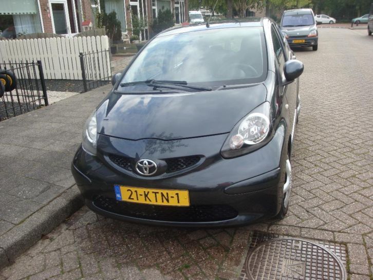 Toyota Aygo 1.0 12V VVT-I 5DRS 2005 Grijs