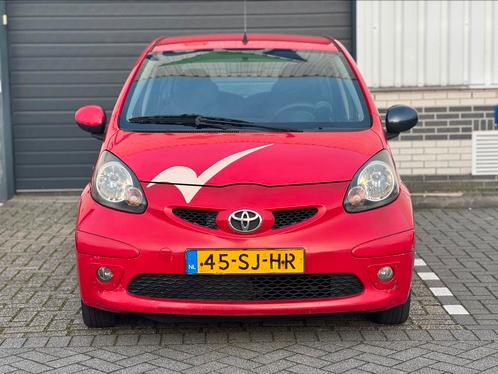 Toyota Aygo 1.0 12V Vvt-i 5DRS 2006 Rood Nieuwe Apk