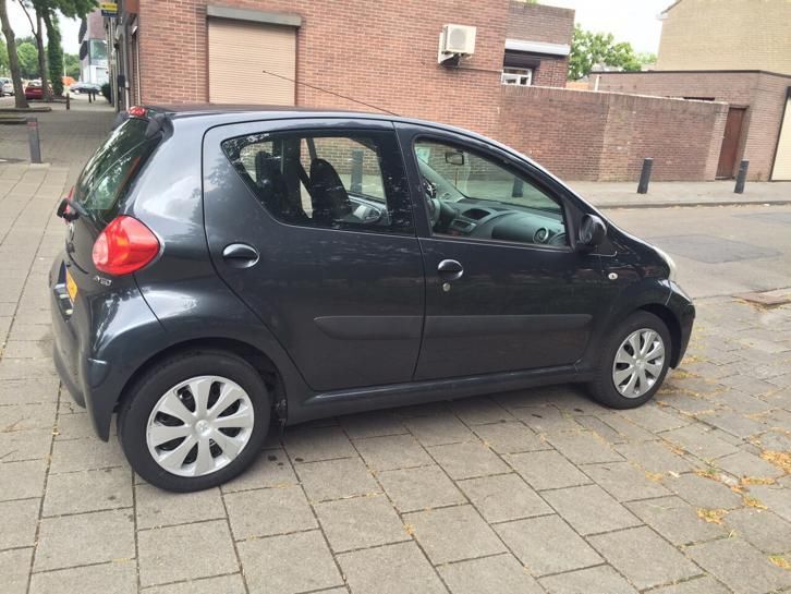 Toyota Aygo 1.0 12V Vvt-i 5DRS 2007 Grijs