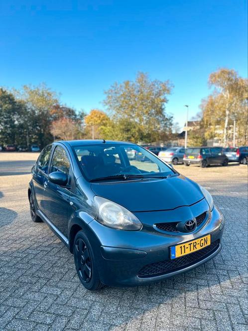 Toyota Aygo 1.0 12V Vvt-i 5DRS 2007 Grijs, APK APRIL2025