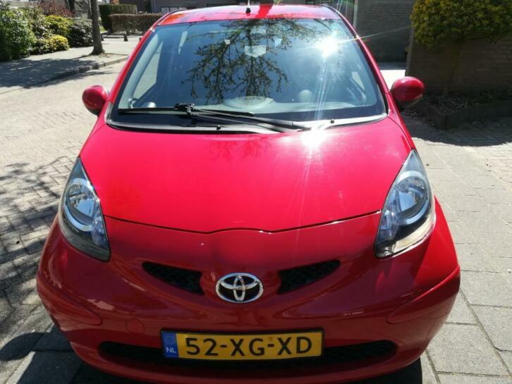 Toyota Aygo 1.0 12V Vvt-i 5DRS 2007 Rood