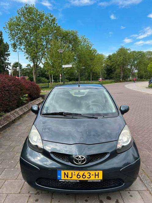 Toyota Aygo 1.0 12V Vvt-i 5DRS 2008 Grijs