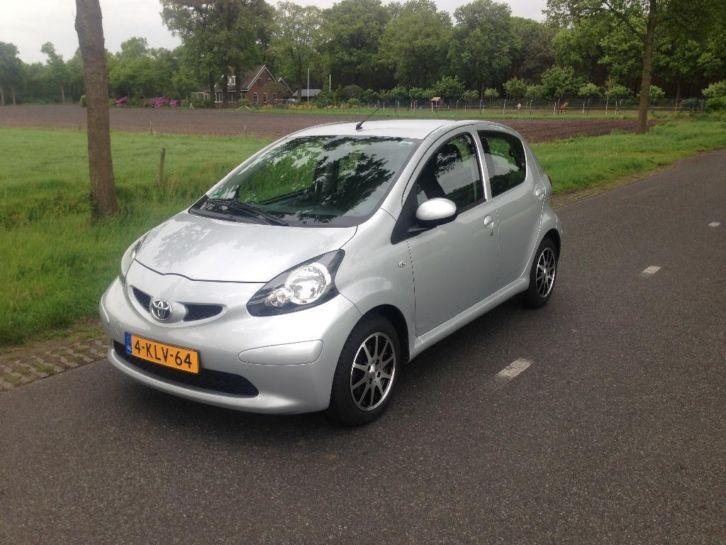 Toyota Aygo 1.0 12V VVT-I 5DRS 2008 Grijs, Airco met winterb