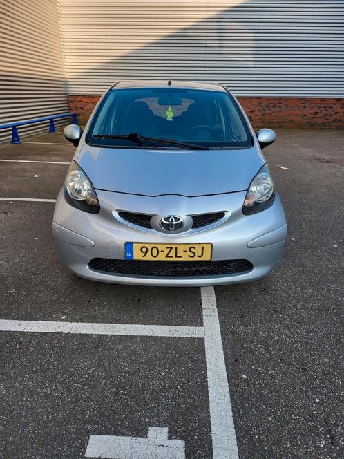 Toyota Aygo 1.0 12V Vvt-i 5DRS 2008 Grijs. LAGE KM NIEUW APK