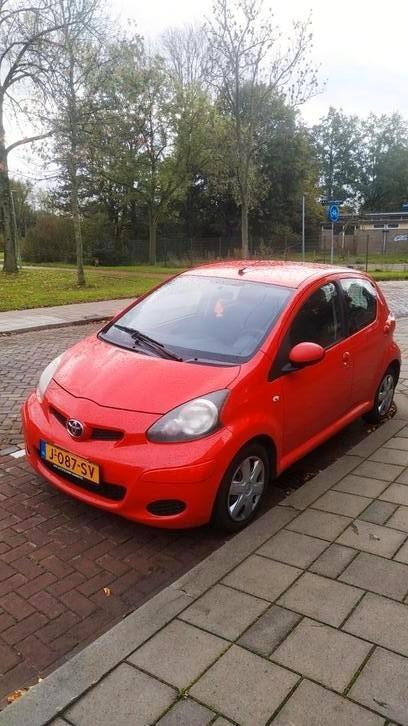 Toyota Aygo 1.0 12V Vvt-i 5DRS 2009 Rood