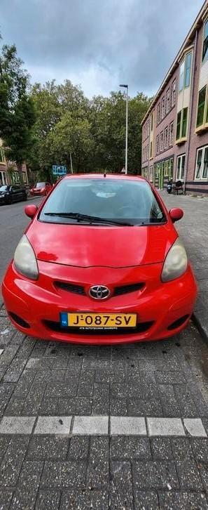 Toyota Aygo 1.0 12V Vvt-i 5DRS 2009 Rood