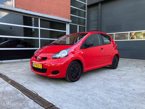 Toyota Aygo 1.0 12V Vvt-i 5DRS 2010 Rood