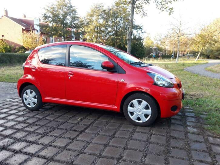 Toyota Aygo 1.0 12V Vvt-i 5DRS 2010 Rood