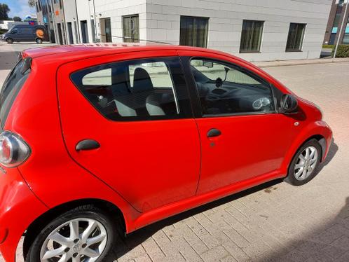 Toyota Aygo 1.0 12V Vvt-i 5DRS 2010 Rood