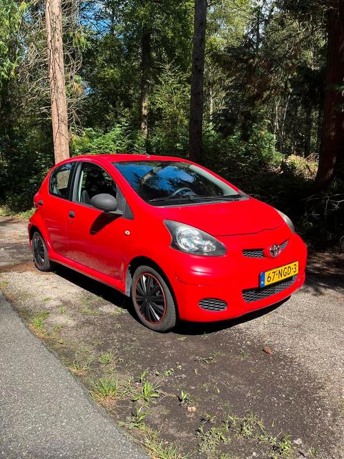 Toyota Aygo 1.0 12V Vvt-i 5DRS 2010 Rood