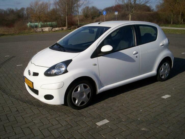 Toyota Aygo 1.0 12V Vvt-i 5DRS 2010 Wit