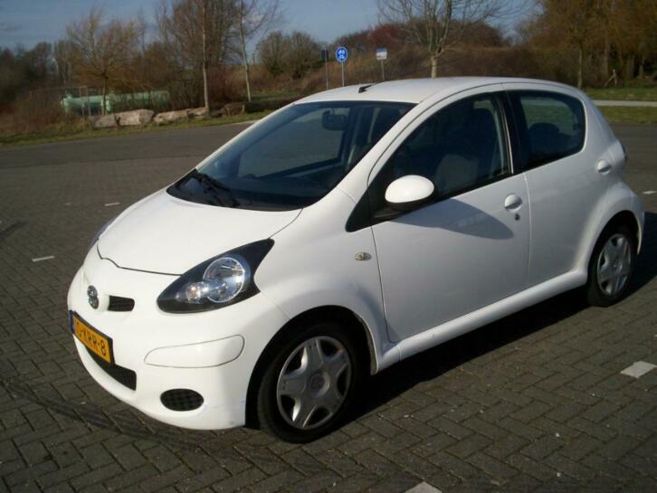 Toyota Aygo 1.0 12V Vvt-i 5DRS 2010 Wit