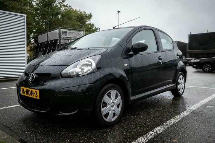 Toyota Aygo 1.0 12V Vvt-i 5DRS 2010 Zwart met androidapple