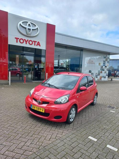 Toyota Aygo 1.0 12V Vvt-i 5DRS 2011 Rood