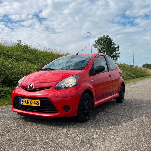 Toyota Aygo 1.0 12V Vvt-i 5DRS 2013 Rood - nieuwe APK