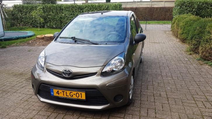 Toyota Aygo 1.0 12V Vvt-i 5DRS 2014 Bruin