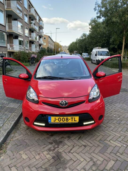 Toyota Aygo 1.0 12V Vvt-i 5DRS 2014 Rood