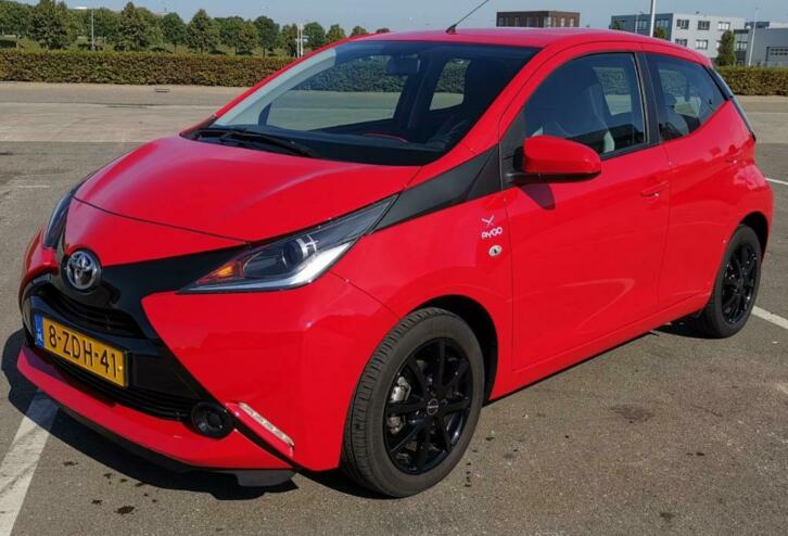 Toyota Aygo 1.0 12V Vvt-i 5DRS M-mt 2015 Rood