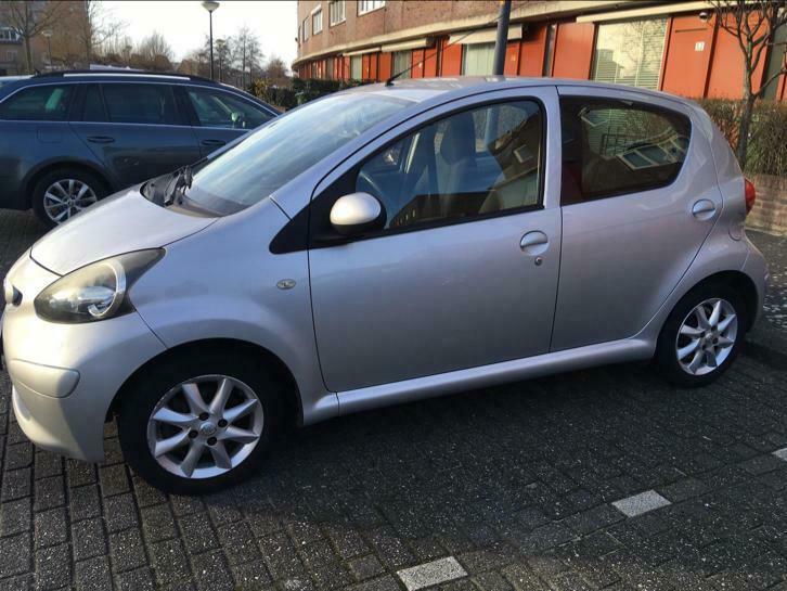 Toyota Aygo 1.0 12V Vvt-i 5DRS MMT 2008 Grijs