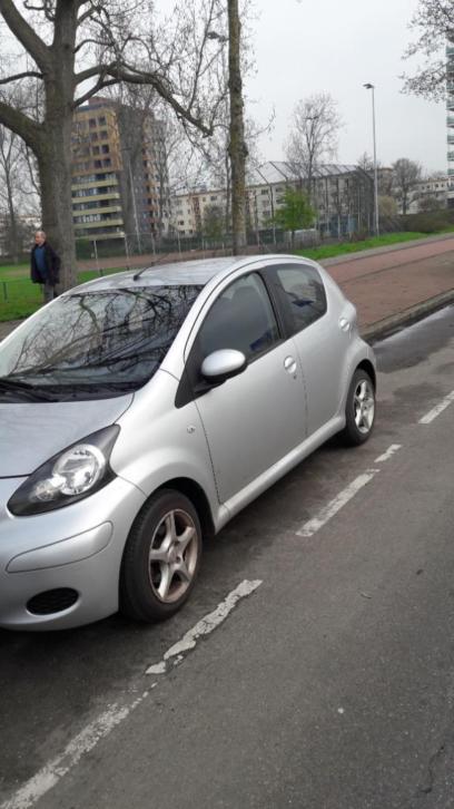 Toyota Aygo 1.0 12V Vvt-i 5DRS MMT 2009 Grijs