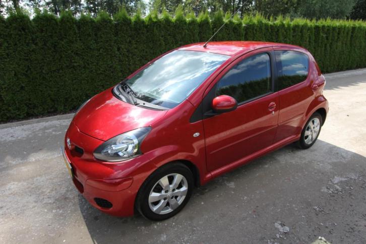 Toyota Aygo 1.0 12V Vvt-i Aspiration Red 5DRS BJ2010
