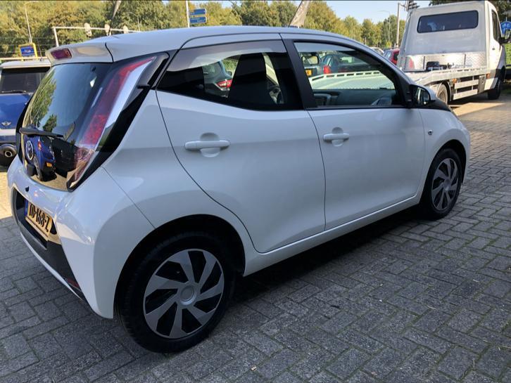 Toyota Aygo 1.0 12V Vvt-i X-Play Automaat 