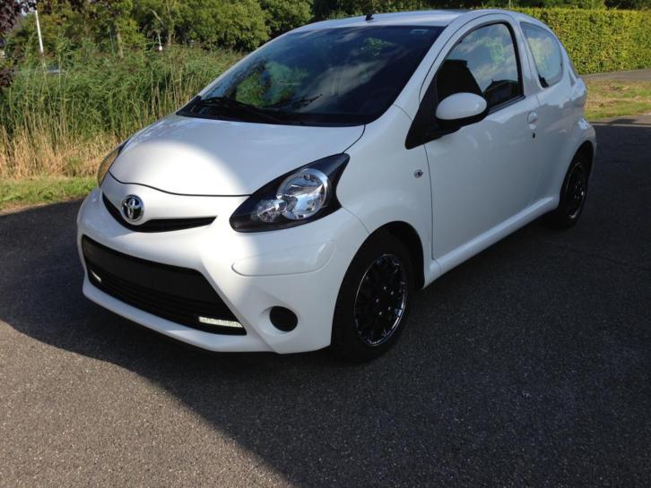 Toyota Aygo 1.0 12V VVT Navigator 3 Drs Wit Airco, Led